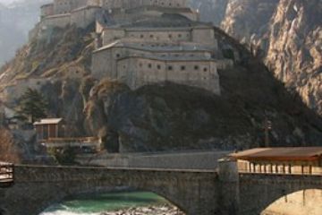 Il forte e il ponte sulla Dora (Foto di Alessandro Vecchi)