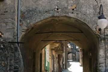 Vie e scorci del borgo (Foto di Alessandro Vecchi)